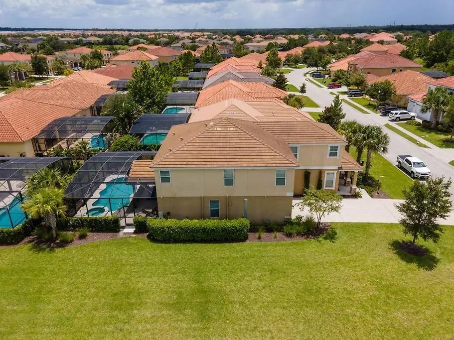 Holiday home 576 - Stunning, Modern Home On Resort Community With Private Pool And Spa Davenport